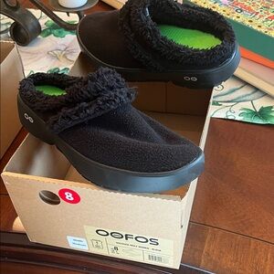 OOFOS Black Fleece Slip-Ons oocoozie mule women in black size 8 brand new